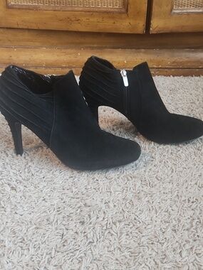 Enzo Angiolini Black Suede Ankle Boots Size 9